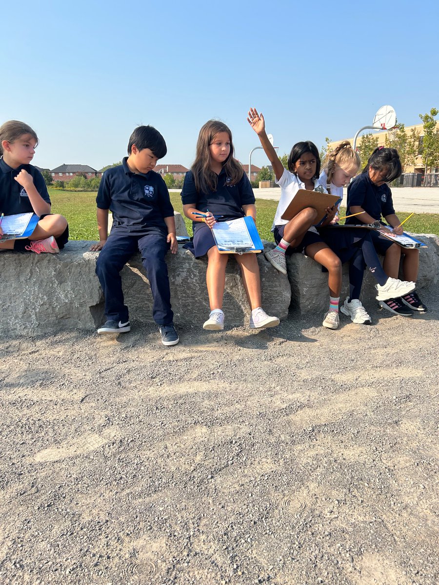 MissProminska's tweet image. Appreciating the beautiful weather by learning outdoors at our amazing rock garden ☀️ @saopmilton1 @HCDSB Gr 3s are learning & sharing ways to be like Jesus 🤍 #CatholicCommunity #OutdoorEd