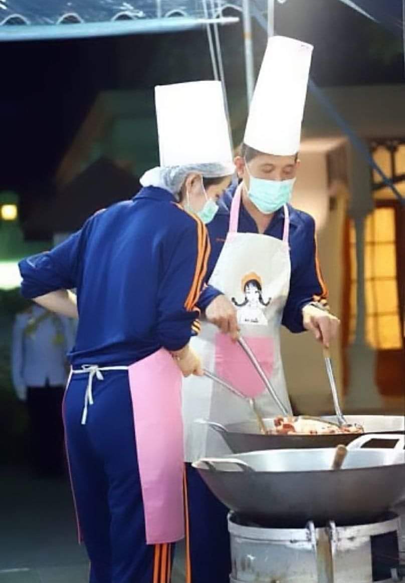 น็อท คัสต้อม tweet media