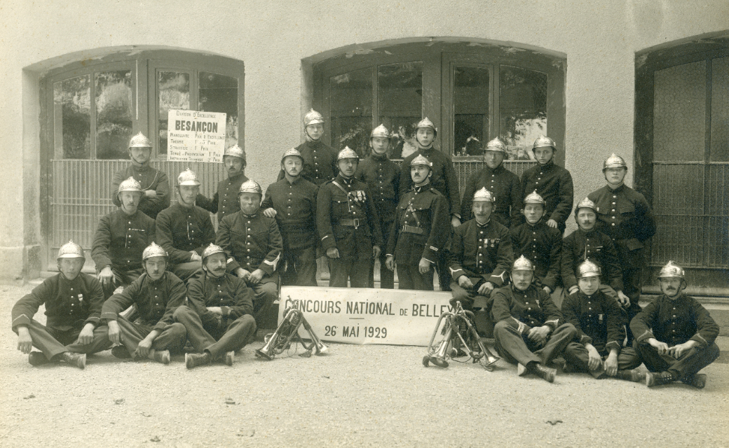 J-13 : Il y a 95 ans, en mai 1929, les sapeurs-pompiers de Besançon prenaient part au concours de manœuvre organisé à Belley dans l’Ain, en division d’excellence. Vous trouverez dans le chapitre 8 du livre de nombreuses informations relatives à ce type d’épreuves.