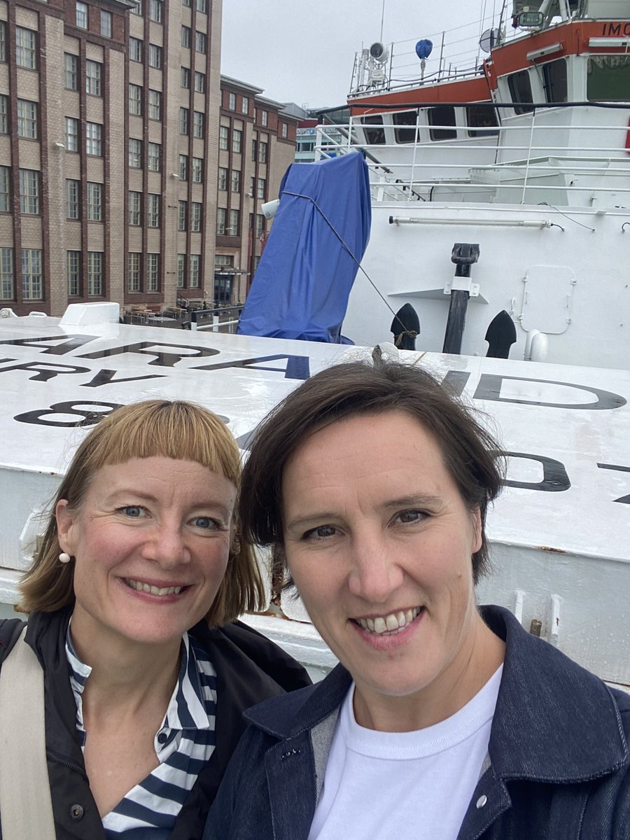 Miira Riipinen 🌱🏳️🌈🇫🇮❤️🇺🇦🇪🇺♻️ (@miirariipinen) on Twitter photo Tänään <a href="/SYKEinfo/">Suomen ympäristökeskus</a> neuvottelukunnan kanssa pohtimassa SYKE:n strategiaa ja tutustumassa merentutkimusalus Arandaan. Suomi tarvitsee merentutkimusta ja merentutkimus tutkimusinfrastruktuuria. Arandalta saamme monipuolista tutkittua tietoa merestä riippuvaiseen yhteiskuntaamme. Tänään <a href="/SYKEinfo/">Suomen ympäristökeskus</a> neuvottelukunnan kanssa pohtimassa SYKE:n strategiaa ja tutustumassa merentutkimusalus Arandaan. Suomi tarvitsee merentutkimusta ja merentutkimus tutkimusinfrastruktuuria. Arandalta saamme monipuolista tutkittua tietoa merestä riippuvaiseen yhteiskuntaamme.
