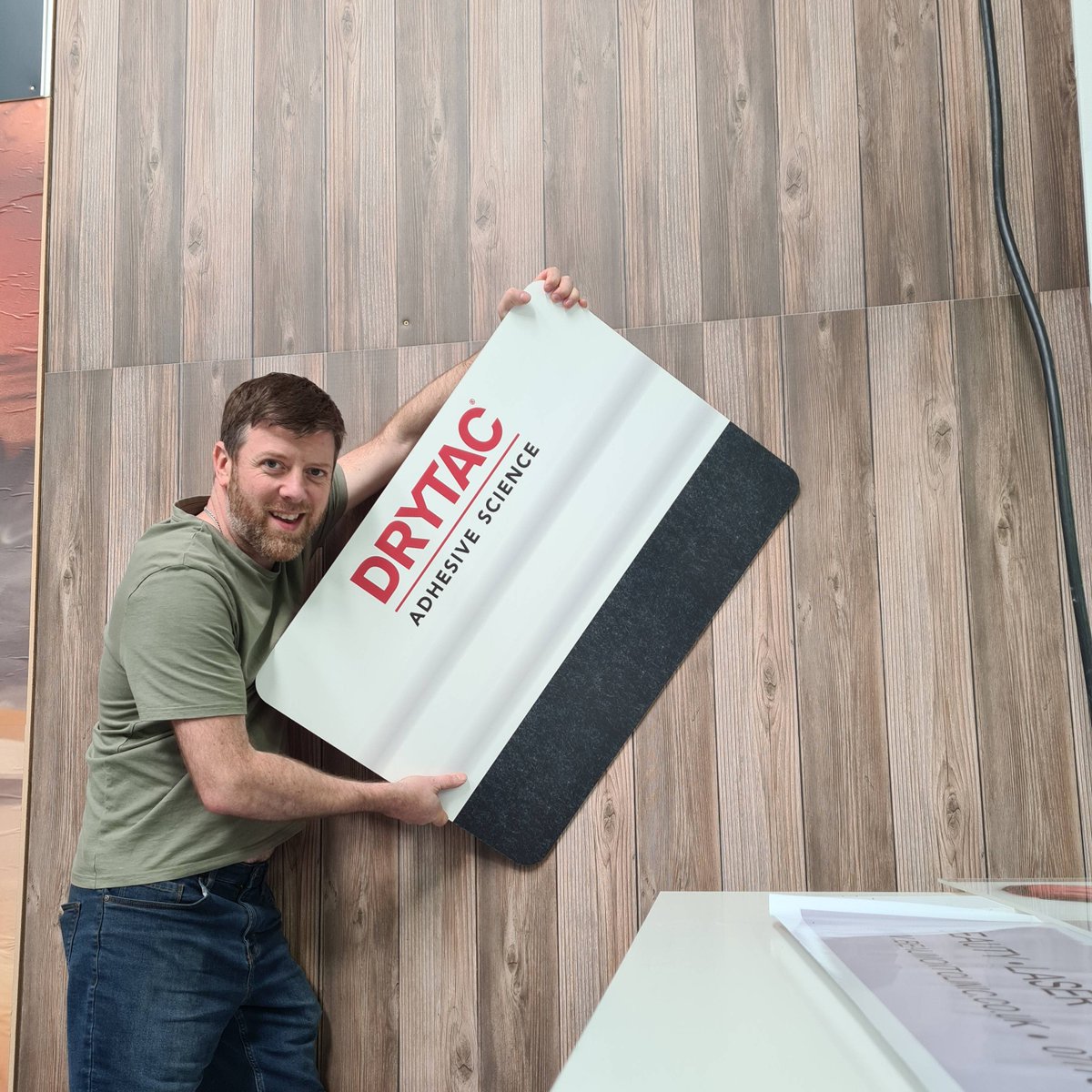 Making some display updates in the studio today, and a massive wall graphic requires a comedy oversized squeegee to do the job  😄 

We are launching a huge range of #drytac vinyls and laminates, including polar chrome, textures, speciality laminate, and high-performance vinyls