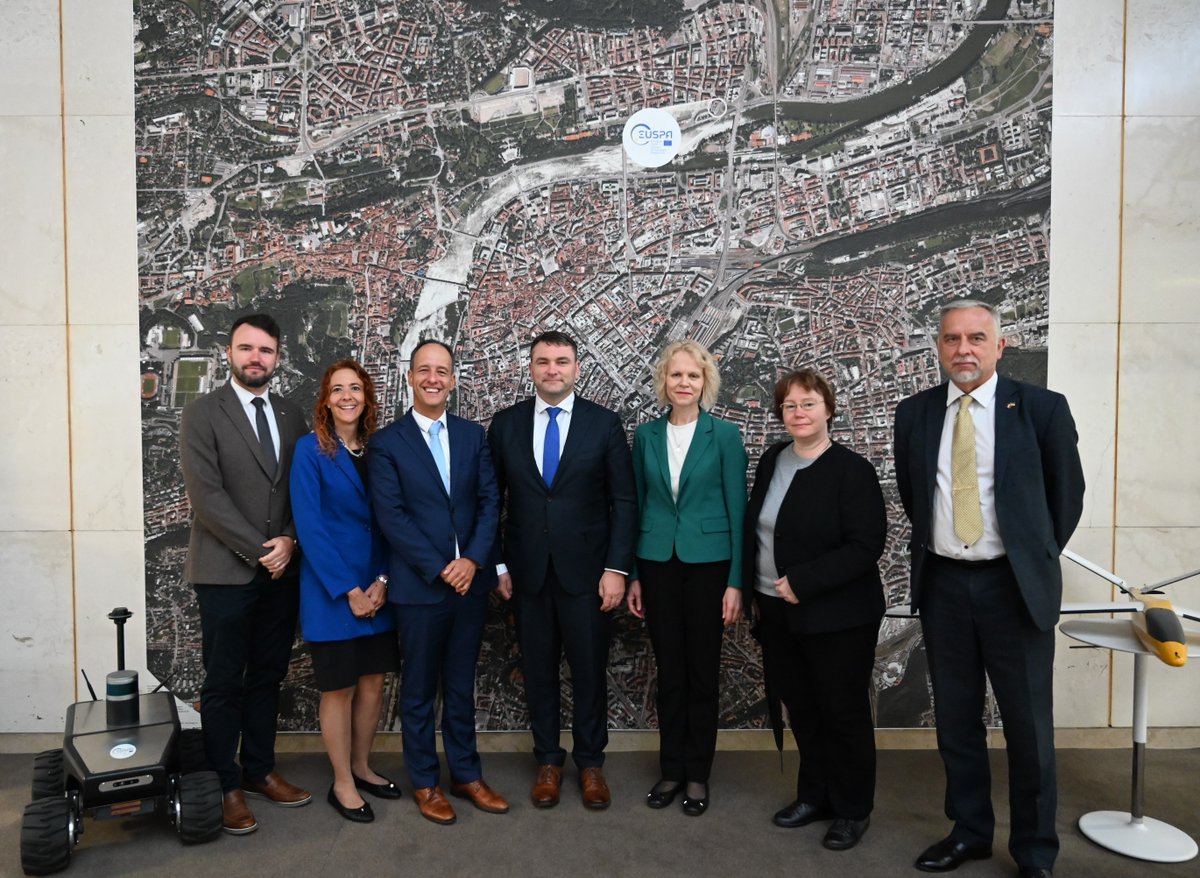 This morning, I met Edmunds Valantis and Ainārs Mežulis <a href="/EM_gov_lv/">EkonomikasMinistrija</a>, Egita Lase <a href="/Latvian_MFA/">Latvian MFA 🇱🇻 | #StandWithUkraine 🇺🇦</a>, and the <a href="/RigaEmbassyCZ/">CZ Embassy Riga</a> delegation.

🇱🇻is actively embracing #EUSpace for innovation. A key example is the <a href="/SWIFTT_Project/">SWIFTT project</a>, using <a href="/CopernicusEU/">Copernicus EU</a> and Galileo to tackle forest health threats.