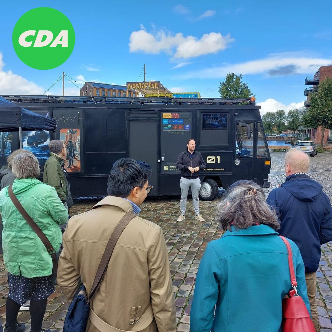 Deze week bezocht CDA-wethouder @arjanspaans
oude bruggen in Zwolle om hun geschiedenis en onderhoudskosten te onderzoeken. Ook keek hij vooruit met Europese partners naar klimaatverandering, met een blik in de mobiele klimaat-escape room van The Great Escape
