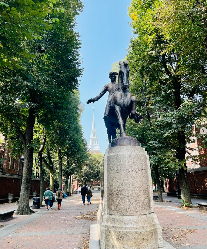 TheFreedomTrail's tweet photo. A beautiful #FanPicFriday from the Old North Church 🐎
📸: @grumpyadventures_
.
.
.
#TheFreedomTrail #BostonHistory #OldNorthChurch #PaulRevereStatue https://t.co/Dkc9fmwUBm
