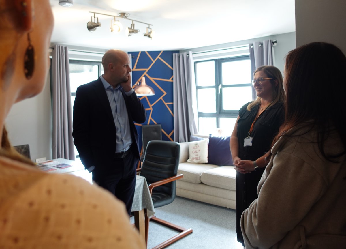 Thanks <a href="/stephenflynn/">steve flynn</a> for visiting the Foyer. Great discussions re young people's experiences, mental health , deep #poverty, #employability, housing options, #Nightstop + ensuring #prevention stays on the agenda. 
#EmpDay24