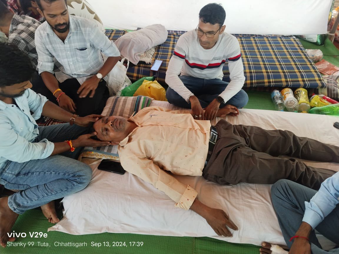 dds_suraj's tweet photo. CGSI RESULT JAARI KARWANE KE LIYE HAMARE BL SAHU SIR AUR JAIM PRADHAN SIR KE DWARA LAGATAAR  3-4 DINO SE RAIPUR TUTA ME ANSAN  KARTE HUYE.

#Release_CGSI_2018_result
@drramansingh @GovernorCG @vijaysharmacg @vishnudsai @ZeeMPCG @BastarTalkies @IBC24News https://t.co/ovslD5CgYi
