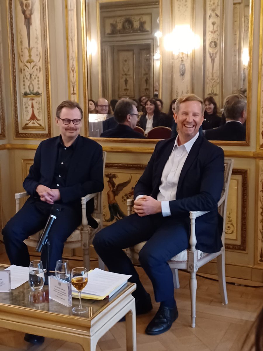 Dermot Hodson (@dermot_hodson) on Twitter photo It was great to talk about my book, Circle of Stars: A History of the EU and the People Who Made It, <a href="/UKMisBrussels/">UK Mission to the EU 🇬🇧🇪🇺</a> yesterday. Thanks to Deputy Ambassador <a href="/CarolineARead/">Caroline Read 🇬🇧 🇪🇺</a> for the warm welcome, <a href="/coe_alumni/">CoE Alumni Association</a> for organising and my old classmate <a href="/GoodallGiles/">Giles Goodall 🇪🇺</a> for moderating. <a href="/yalepress/">Yale University Press</a> It was great to talk about my book, Circle of Stars: A History of the EU and the People Who Made It, <a href="/UKMisBrussels/">UK Mission to the EU 🇬🇧🇪🇺</a> yesterday. Thanks to Deputy Ambassador <a href="/CarolineARead/">Caroline Read 🇬🇧 🇪🇺</a> for the warm welcome, <a href="/coe_alumni/">CoE Alumni Association</a> for organising and my old classmate <a href="/GoodallGiles/">Giles Goodall 🇪🇺</a> for moderating. <a href="/yalepress/">Yale University Press</a>