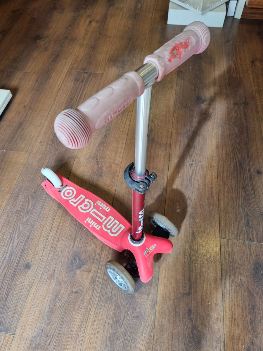 Are you missing a scooter? This red Micro has been keeping me company all week <a href="/RanelaghLife/">Ranelagh</a>