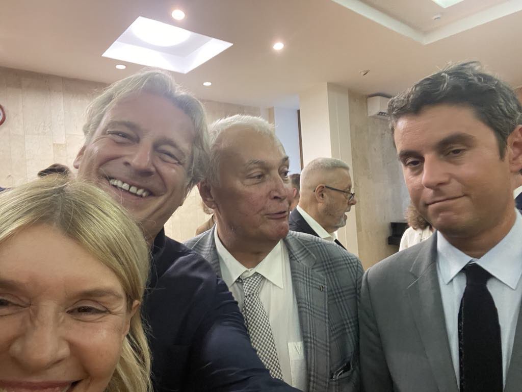 RinderPascal's tweet image. Gabriel Attal est venu nous rencontrer , nous les français d’Ukraine . Il m’a parlé de ses racines ukrainiennes, un moment agréable à son image.