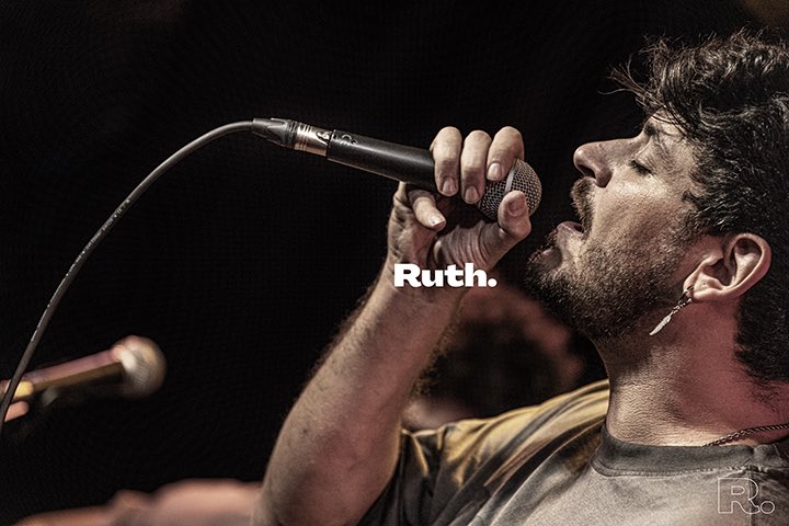 Ayer unos pocos tuvimos la suerte de escuchar #contradiccion, el nuevo disco de <a href="/cepedaoficial/">Luis</a>. Personalmente las canciones en acústico es un formato que me encanta y poder disfrutar de Luis así de cerquita es un lujo. FELICIDADES LUIS ES UN DISCAZO! Ganas de disfrutarte en vivo.