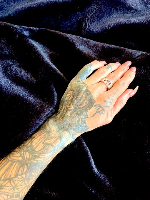 Watch Shay Fox's leaked NSFW photo on TwXstars