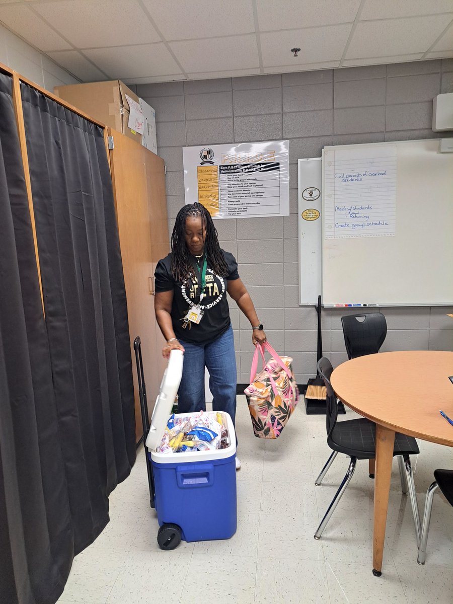 Adero Carter (@aderocarter) on Twitter photo Popsicles with the Principal <a href="/CampCreekMiddle/">CampCreekMiddleSchool</a>! <a href="/CCMPrincipal/">CampCreekMSPrincipal</a> #MissionPossible Popsicles with the Principal <a href="/CampCreekMiddle/">CampCreekMiddleSchool</a>! <a href="/CCMPrincipal/">CampCreekMSPrincipal</a> #MissionPossible