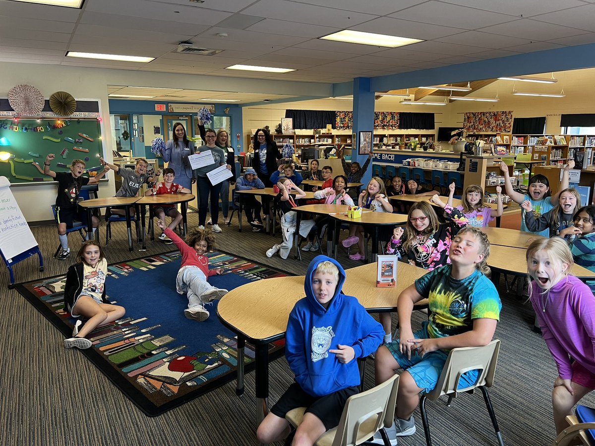 GrayElementary's tweet image. Foundation Grant delivery day! #BacktoSchoolGrants #SupportSPS @officialSPS @Foundation4SPS