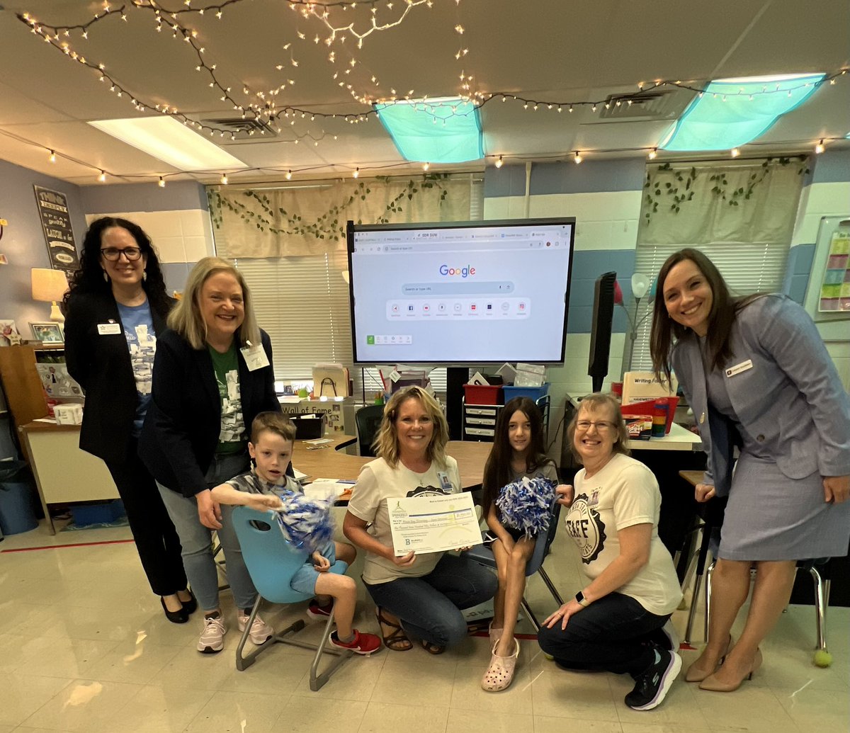 GrayElementary's tweet image. Foundation Grant delivery day! #BacktoSchoolGrants #SupportSPS @officialSPS @Foundation4SPS