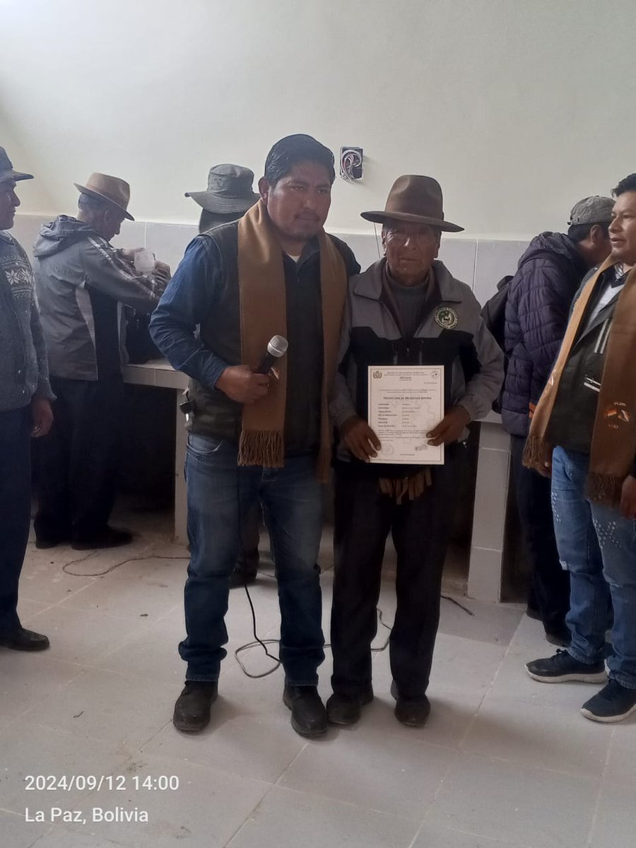 #LaPaz
¡Nuestra acción contribuye a tu protección!

En el municipio de Ayo Ayo, Provincia Aroma de La Paz, se entregó 96 Certificados de Predios Libres de Brucelosis y Tuberculosis Bovina a los productores lecheros.