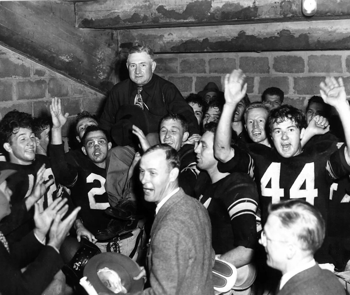 Wake Forest has not beaten a top 10 opponent since October 26th, 1946, when they defeated #4 Tennessee. The nearly 80 year drought is the longest in FBS history. 

Here are some things that have happened more recently then Wake Forest beating a top 10 team: a thread ⬇️