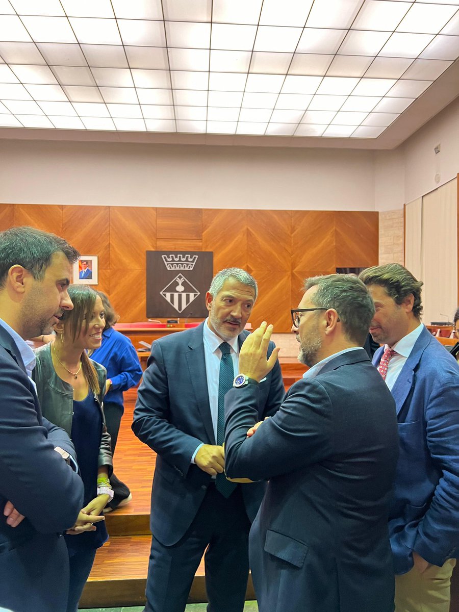 Paco Aranda (@arandapaco) on Twitter photo Hoy ha sido un día emotivo en Sabadell. Hemos acompañado a un gran amigo y gran político, <a href="/polgibert/">Pol Gibert</a> en su renuncia al acta de concejal por su nuevo cargo de Secretario General del Departament d Empresa i Treball.
Pol ha sido y será una pieza clave en la política catalana. Hoy ha sido un día emotivo en Sabadell. Hemos acompañado a un gran amigo y gran político, <a href="/polgibert/">Pol Gibert</a> en su renuncia al acta de concejal por su nuevo cargo de Secretario General del Departament d Empresa i Treball.
Pol ha sido y será una pieza clave en la política catalana.