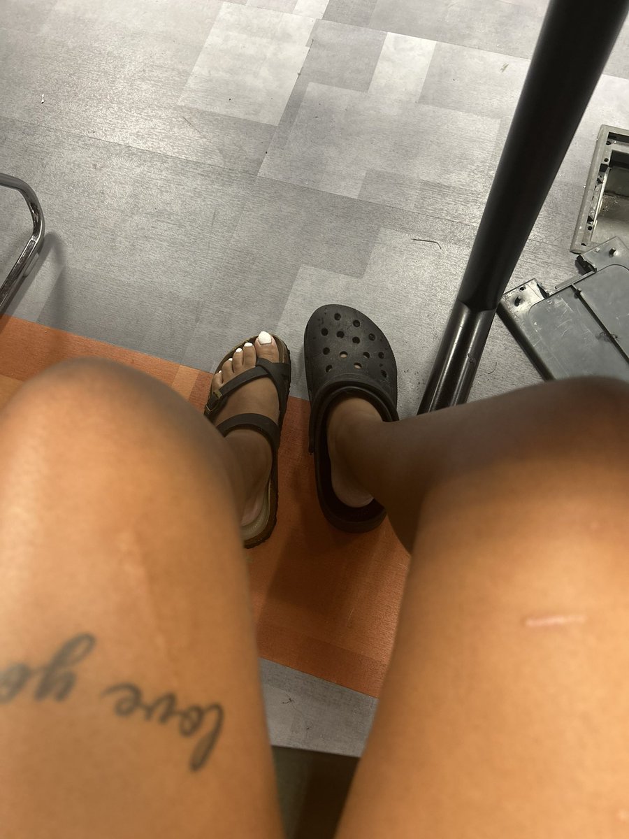 liyahsarchivess's tweet photo. why i realize this as soon as i get to class… https://t.co/8vqS6xRGay