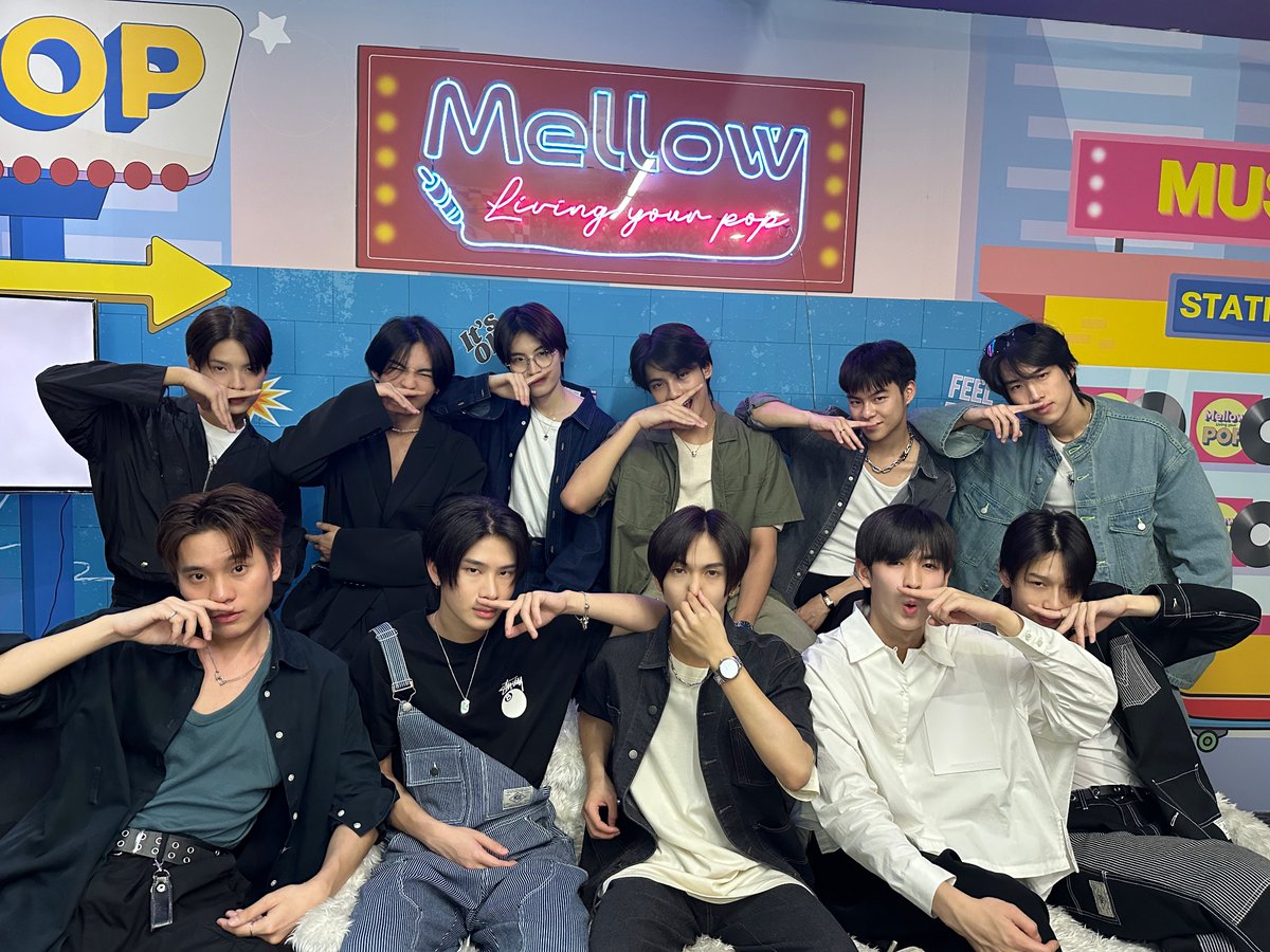 ขอบคุณพี่ ๆ <a href="/MellowPOP_TH/">Mellow POP</a>  ที่ให้พวกเรามาร่วมเดินสายวันนี้ครับ เอนจอยมาก ๆ ครับบ 🤍✨

#MellowPOP 
#BUSPressTour_LIAR 
#BUSbecauseofyouishine
