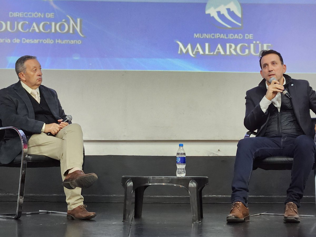 TadeoGZ's tweet image. 👉 Llegamos a #Malargüe para compartir, junto a Celso Jaque y docentes del departamento, del XXIII Congreso de Educación y Sociedad. 

✅️ Un espacio de diálogo sobre los programas que llevamos adelante desde @MzaDGE y los nuevos desafíos educativos.

Gracias por la invitación!