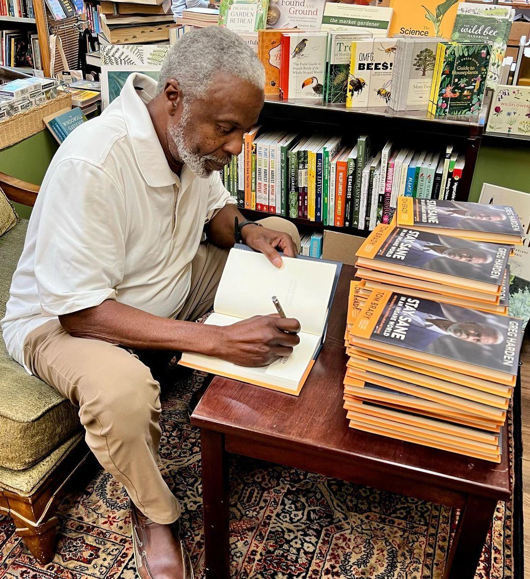Our friend and fellow #TheStoryFactory author #GregHarden has passed away.  We've lost A GIANT.
Greg was perfect. He was extraordinary. He was our friend. He worked closely with Shane Salerno for a decade. Shane believed in Greg completely and convinced him to write his book.