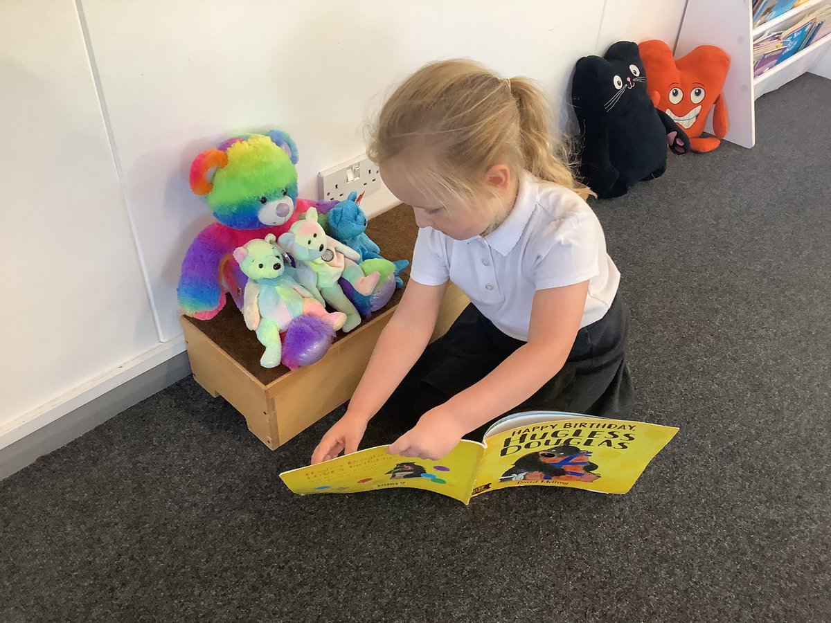 Story time for our cuddly friends today 📕