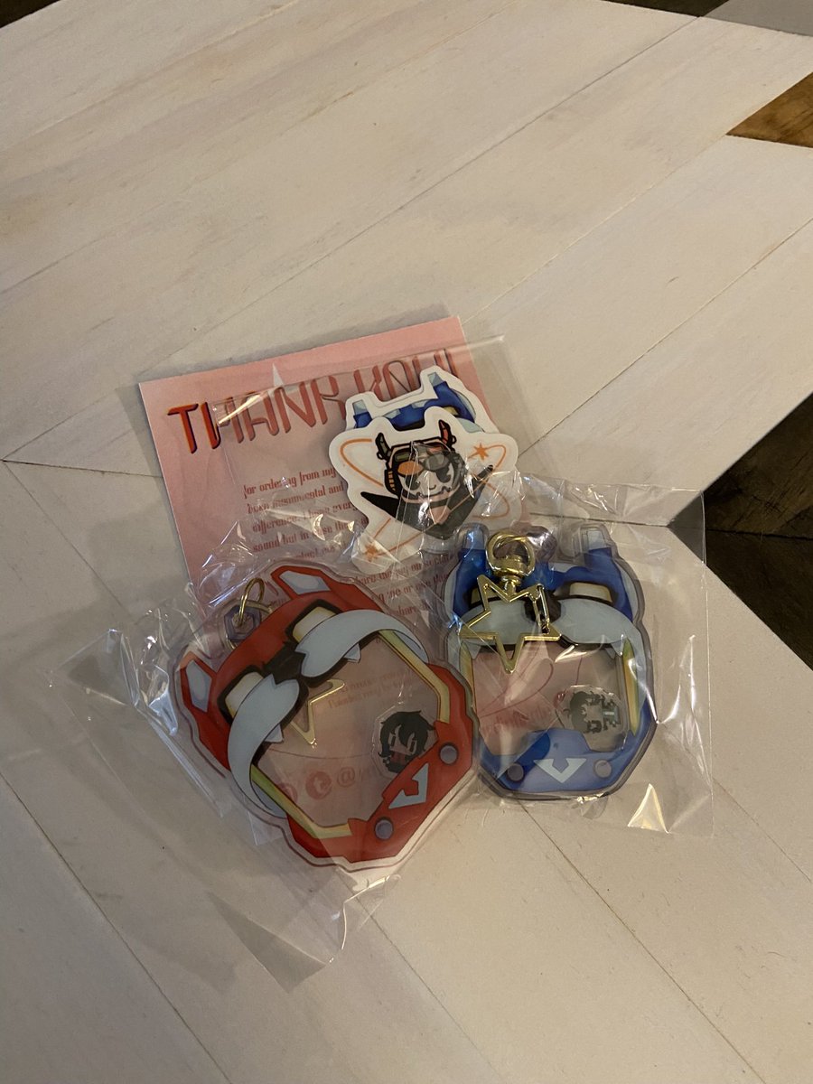 RedStitches04's tweet image. I finally got my Klance keychain set from the lovely @trappedinfixatn and they are ADORABLE!! I can’t wait to shake these boys free from their lion prisons