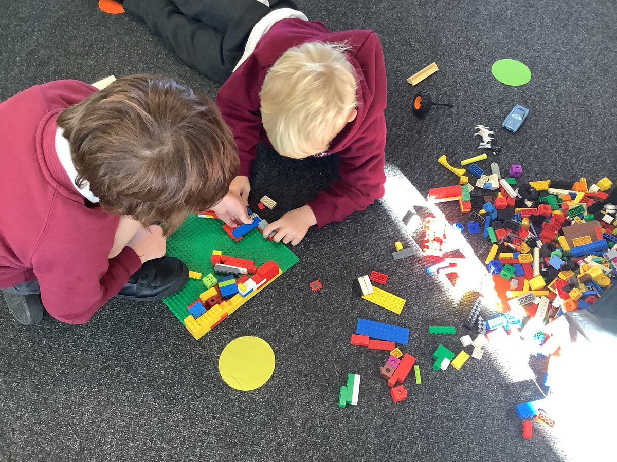 We have begun answering the question ‘What is out of my window?’ We’ve been working together to construct lots of different types of houses, keep your eyes peeled for our soon to be town. 🏙️