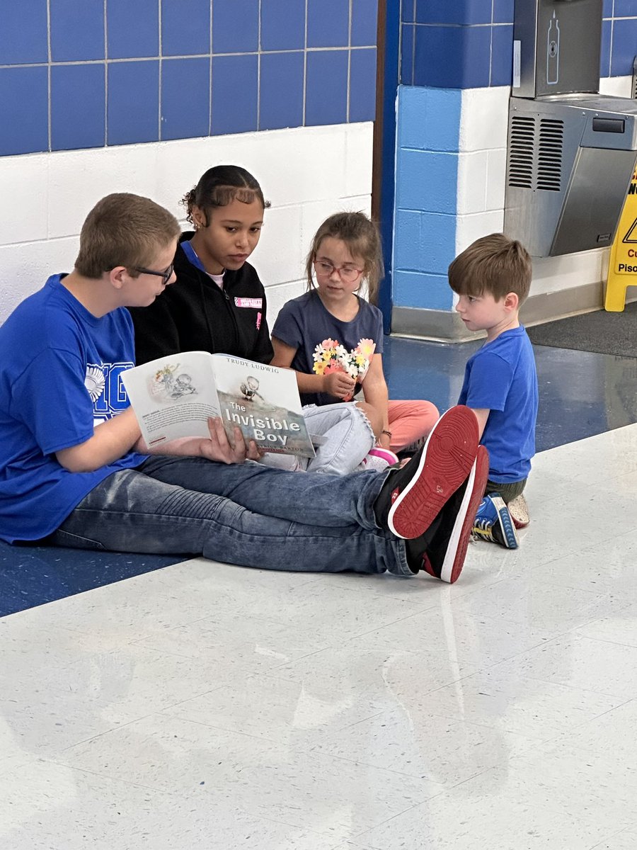 NMSTrojans's tweet photo. The Leadership Class/Student Council traveled down the road to our NORTH END neighbors @HardinWESEagles to read to a first grade class! What a wonderful experience to show themselves as productive collaborators and leaders!! Huge thanks to Principal Thompson! #betterupNORTH https://t.co/9JbjLFb7xW