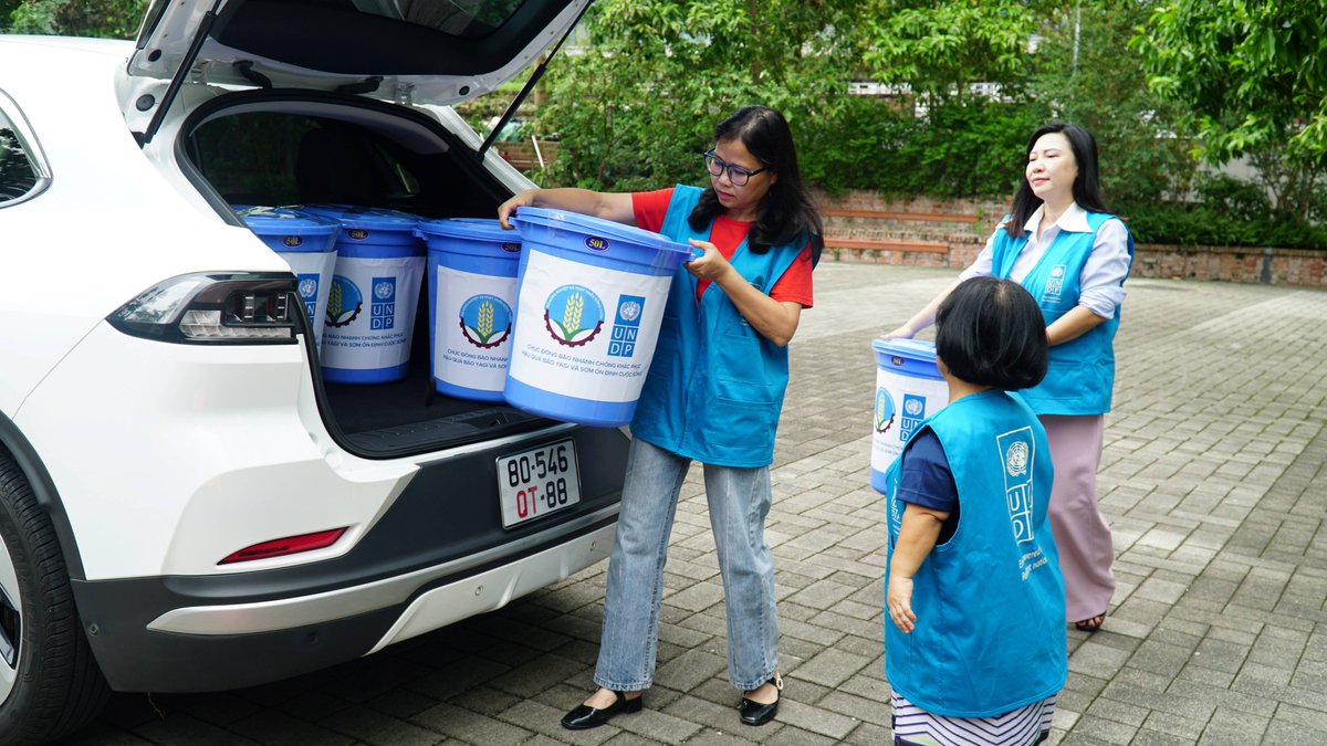 UNDP's tweet photo. .@UNDPVietNam handed 700 gender &amp; disability-sensitive household kits to support communities severely affected by #TyphoonYagi.

This is part of our ongoing efforts to assist the government &amp; people to recover from the most powerful typhoon in 3 decades. https://t.co/aiwyYfcCL2 https://t.co/U60RBTHSwB