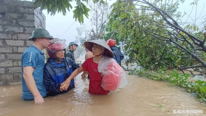 UN Development (@undp) on Twitter photo .<a href="/UNDPVietNam/">UNDP in Viet Nam</a> handed 700 gender & disability-sensitive household kits to support communities severely affected by #TyphoonYagi.
This is part of our ongoing efforts to assist the government & people to recover from the most powerful typhoon in 3 decades. go.undp.org/oZ6 .<a href="/UNDPVietNam/">UNDP in Viet Nam</a> handed 700 gender & disability-sensitive household kits to support communities severely affected by #TyphoonYagi.
This is part of our ongoing efforts to assist the government & people to recover from the most powerful typhoon in 3 decades. go.undp.org/oZ6