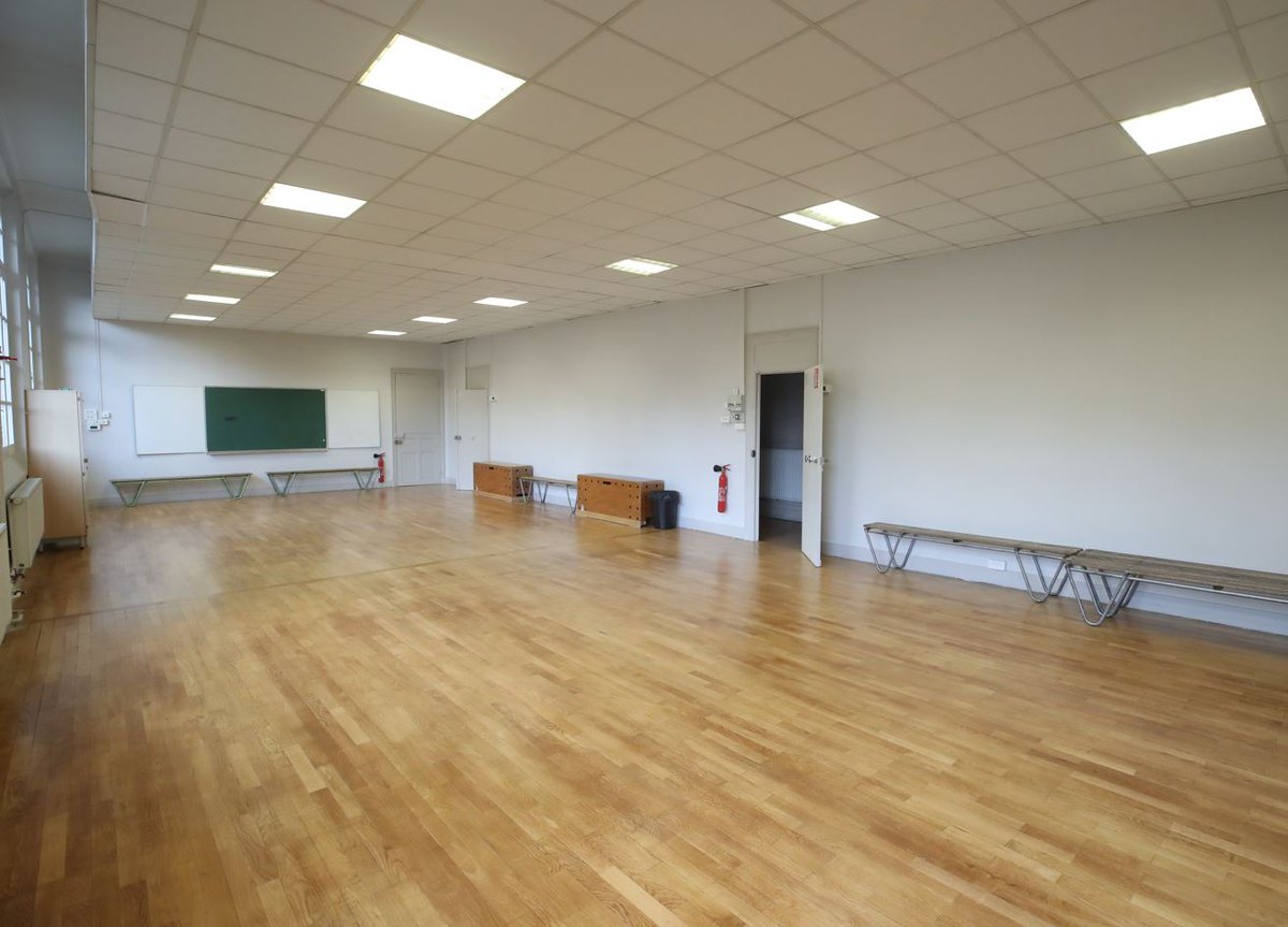 Ville_BoulogneB's tweet image. #TRAVAUX Traditionnellement, l’été est propice aux travaux d’aménagement dans les #bâtiments #scolaires et #sportifs de la ville. Cette année encore, d’importantes #rénovations ont été réalisées dans 18 écoles et 7 gymnases. Découvrez l'article ici 👉 bit.ly/47GEjg5