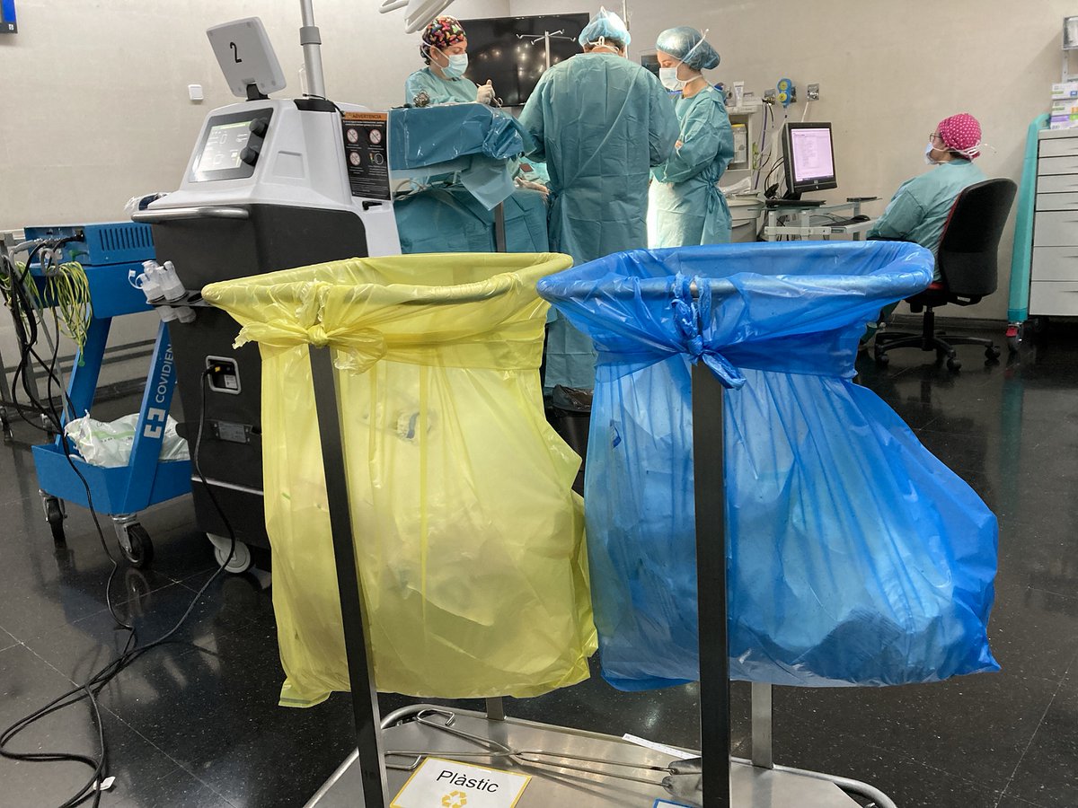 Un estudi Servei de #CirurgiaOrtopèdica i #Traumatologia revela que a les cirurgies de #pròtesi de maluc, genoll i espatlla es generen ➕ de 7 quilograms de plàstics i que el 40% es pot #reciclar

#SostenibilitatMAR #GreenHospital <a href="/SICOTortho/">SICOT</a> <a href="/VerdiePuig/">Lluis Puig Verdié</a>

hospitaldelmar.cat/ca/noticies/vi…