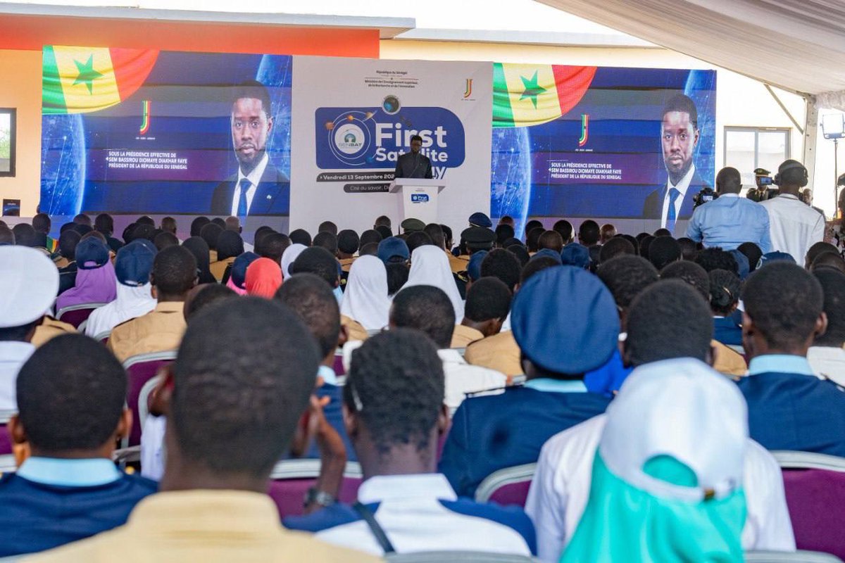 PR_Senegal's tweet image. Le @PR_Diomaye a célébré aujourd’hui le succès du lancement de GAINDESAT-1A, marquant une étape clé pour le Sénégal dans le domaine des technologies spatiales. 

Nos ingénieurs et chercheurs, à travers cette réussite, ouvrent de nouvelles perspectives pour l&apos;avenir du pays.