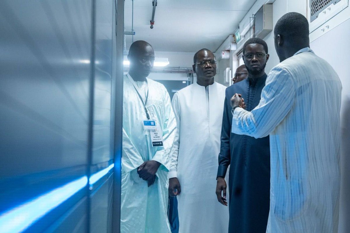 PR_Senegal's tweet image. Le @PR_Diomaye a célébré aujourd’hui le succès du lancement de GAINDESAT-1A, marquant une étape clé pour le Sénégal dans le domaine des technologies spatiales. 

Nos ingénieurs et chercheurs, à travers cette réussite, ouvrent de nouvelles perspectives pour l&apos;avenir du pays.