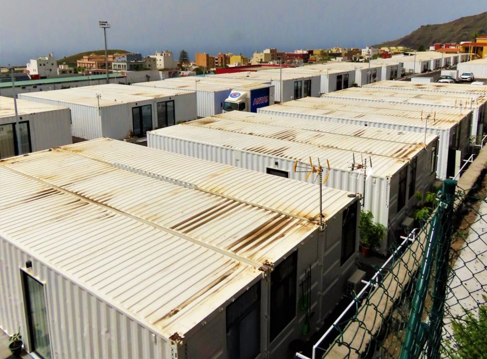 PaulaJover_'s tweet photo. 😡 Mientras los palmeros siguen viviendo en contenedores oxidados

👉 La Viceconsejería de Acción Exterior del Gobierno de Canarias en Resolución de 31 de julio de 2024, concede 10 becas con un gasto de 155.600€ para traer a 10 africanos y pagarles los estudios en universidades canarias.
@P_CanariasVOX   @vox_es

https://t.co/tdpH270vgU