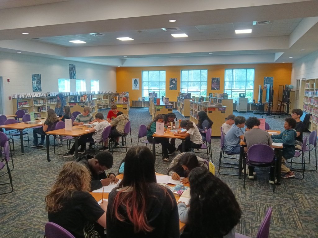 cfm_grizzlies's tweet image. Yesterday,  all Mrs. Merritt&apos;s classes came to the media center to go over the different genres her students will be looking at this year and to check out a book (or two).  #40bookchallenge