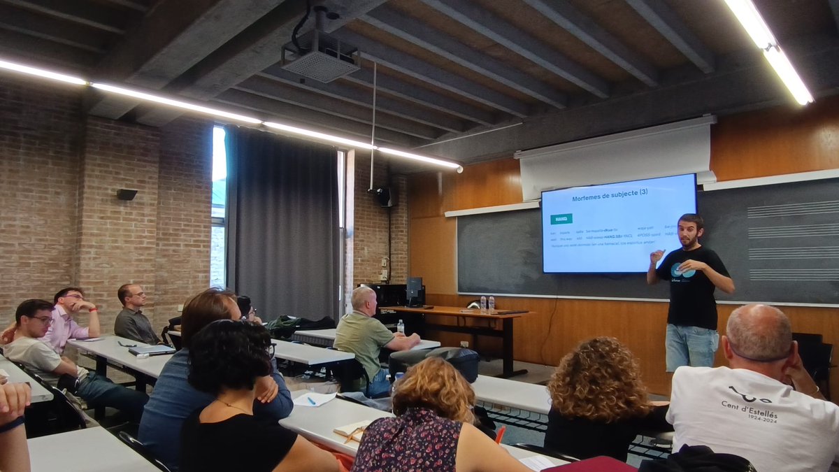 glidiUB's tweet photo. @bbardagil Seguim amb en @davidginebra, que ens descobreix els morfemes de postura associada a través del seu funcionament en yamalero, una llengua de la família guahibo que es parla a Colòmbia. https://t.co/UAd4VnyL9e