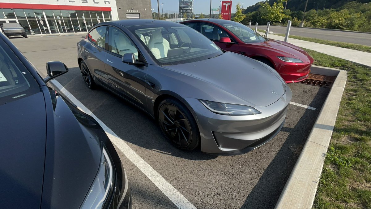 ich3tech's tweet image. quicksilver with a white interior Tesla model three performance #tesla #teslamodel3 performance what y’all think