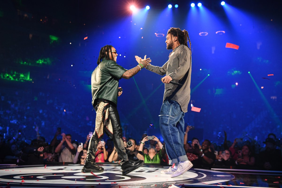 iHeartRadio's tweet photo. This time next week... we'll be back in Vegas for our #iHeartFestival!! Here's to wishing for more iconic collabs 🤞

🎟️: https://t.co/1ASIQNVREi https://t.co/m2NgFrp4kL
