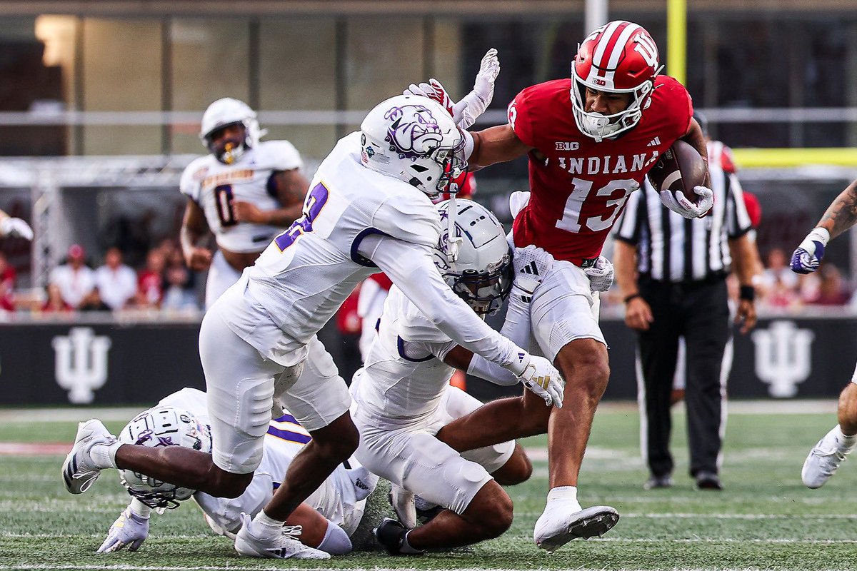 “Success is what happens when preparation and opportunity meet.”

#FridayFocus | #WIN | #BeatUCLA

⬜️🟥⬜️🟥⬜️🟥