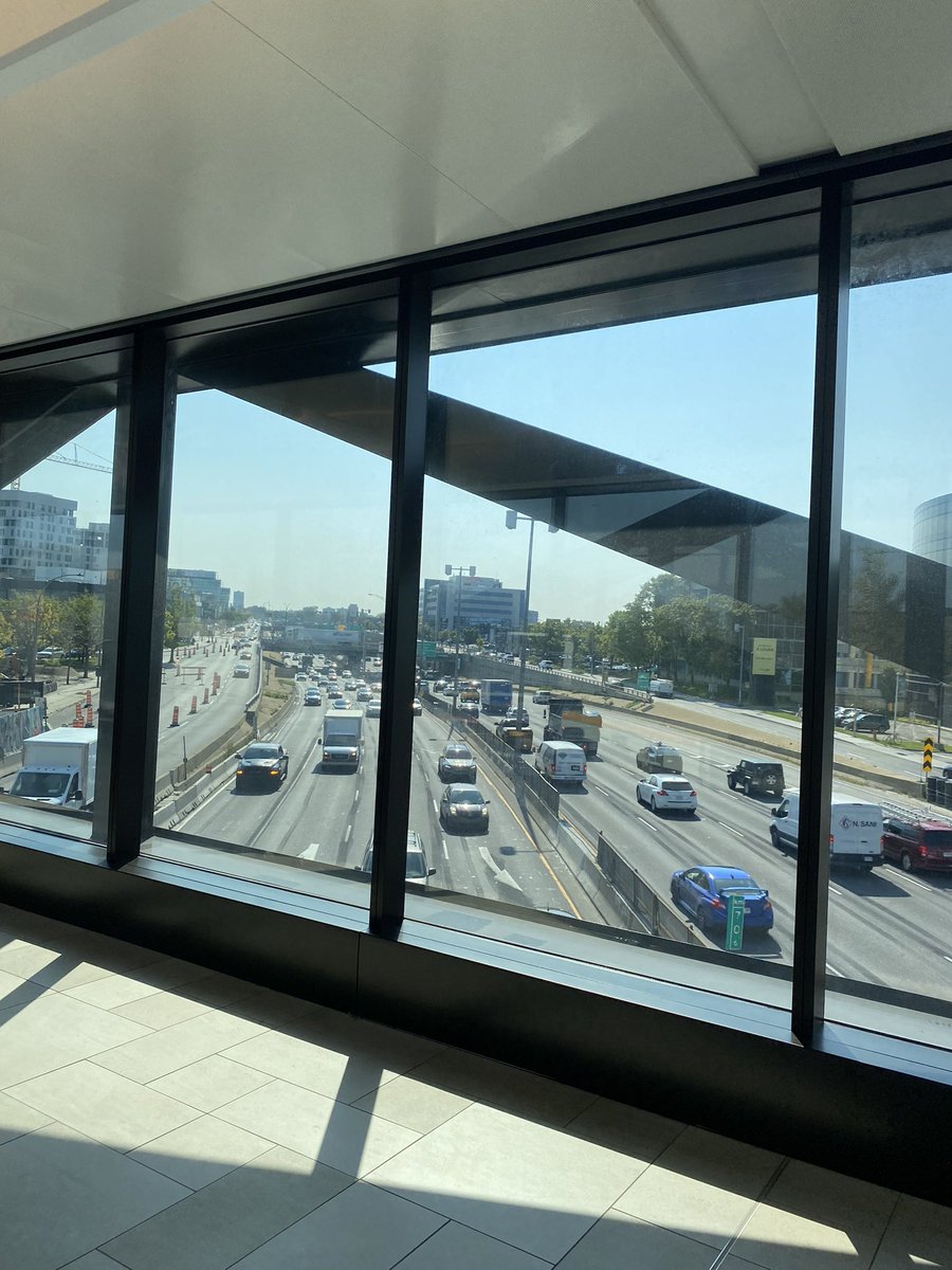 Maccoppa's tweet photo. We went to Royal Mont mall! Half of the shops are still closed but damn, this is one of those bougie malls 😅😅😅
The walkway above the highway is nice tho! https://t.co/kynlYbF2z3