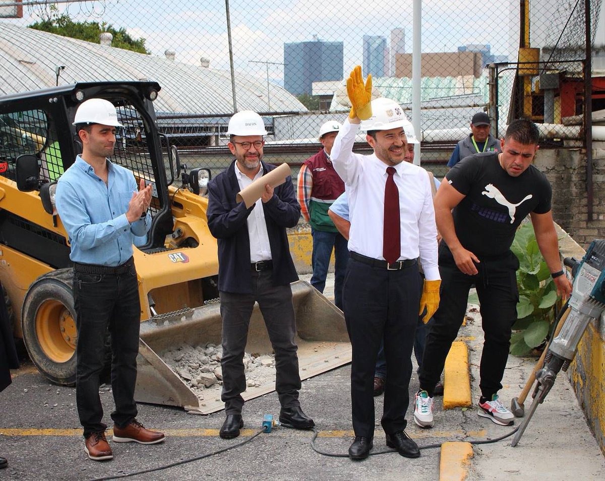 IntiMunoz's tweet image. Ayer se dio un paso histórico en la transformación de la Ciudad de México. Con el Jefe de Gobierno @martibatres iniciamos los procesos de obra que llevarán a la construcción del primer edificio de vivienda pública en renta para jóvenes en la Colonia Doctores. Así avanzamos en la…