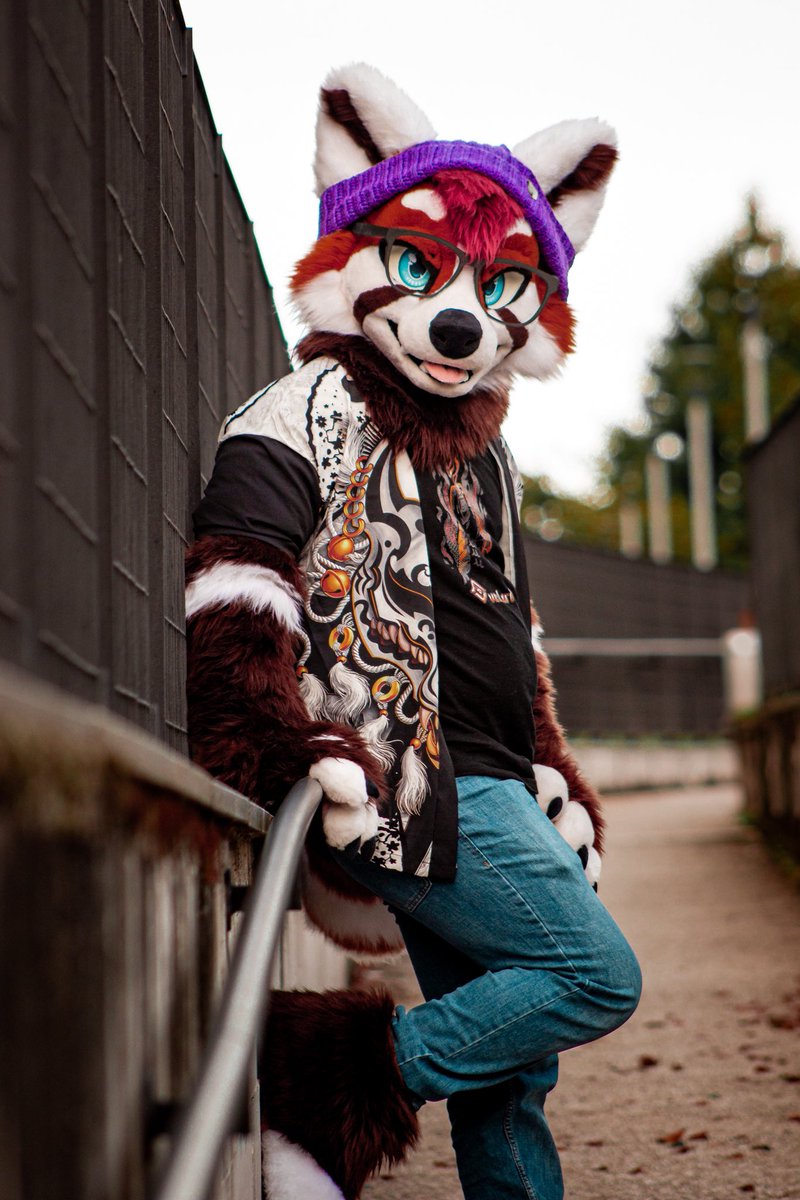 #fursuiter #FursuitFriday #furry
🪡: <a href="/StuffedTailsFur/">StuffedTailsFursuits |STF|</a> 
📸: <a href="/LHypewolf/">Hype 🐾</a>