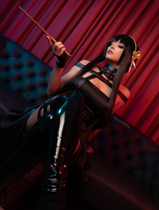 1 pic. Thorny Princess, but the T is silent~ ❤️

#cosplay #yor #yorgorger #cosplay18 #SPYxFamily https://t