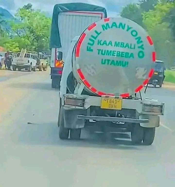 Wakati unajiuliza ni manyonyo gani haya yamebebwa humu, shusha handle watu wapitie nayo😄