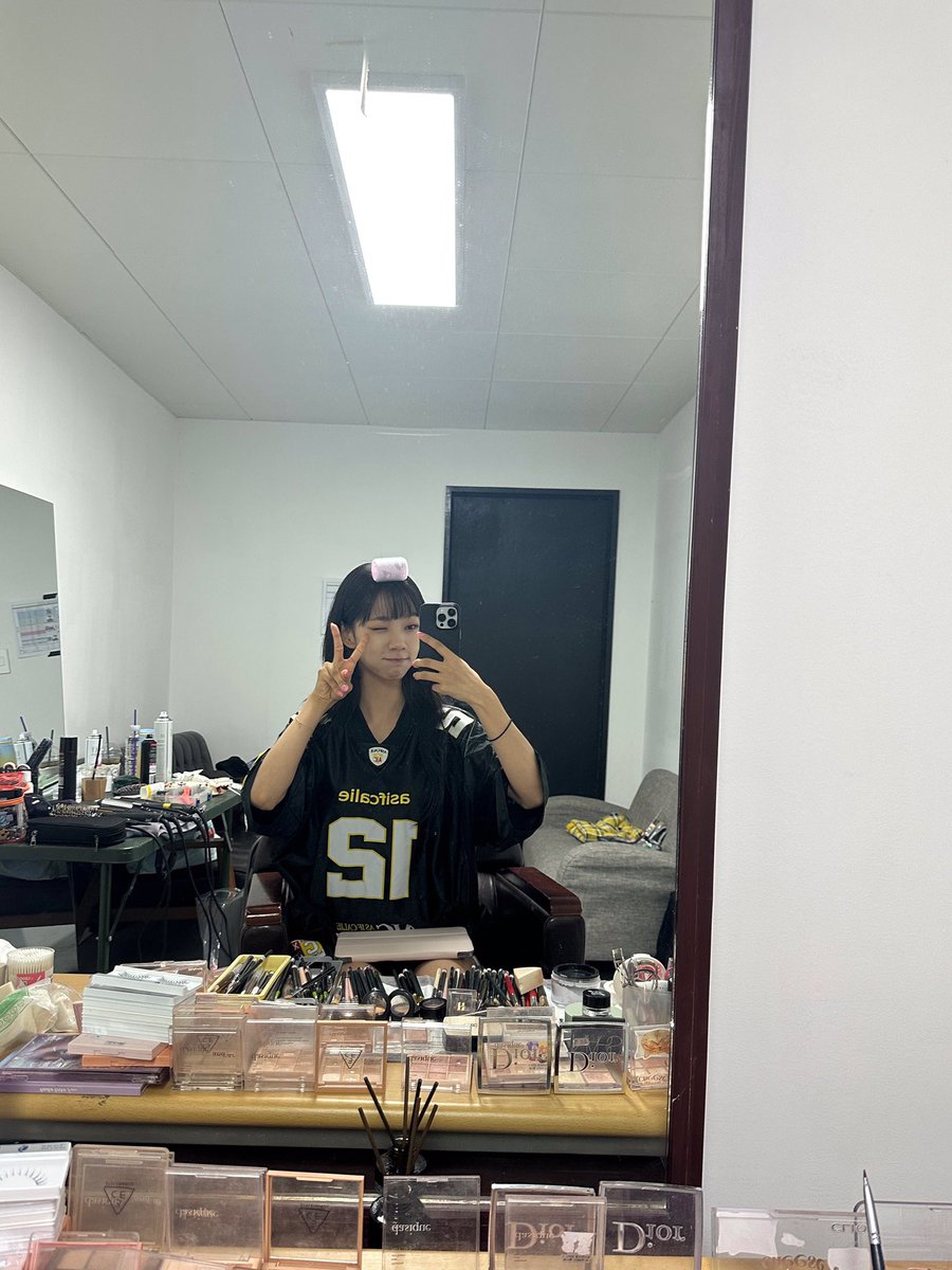 el7zup_queendom's tweet photo. [🧩] Community Post by #YEOREUM

“The day I did the first MV (filming) and first recording!! 💓

#EL7ZUP #엘즈업 https://t.co/zq0hCD6E8X