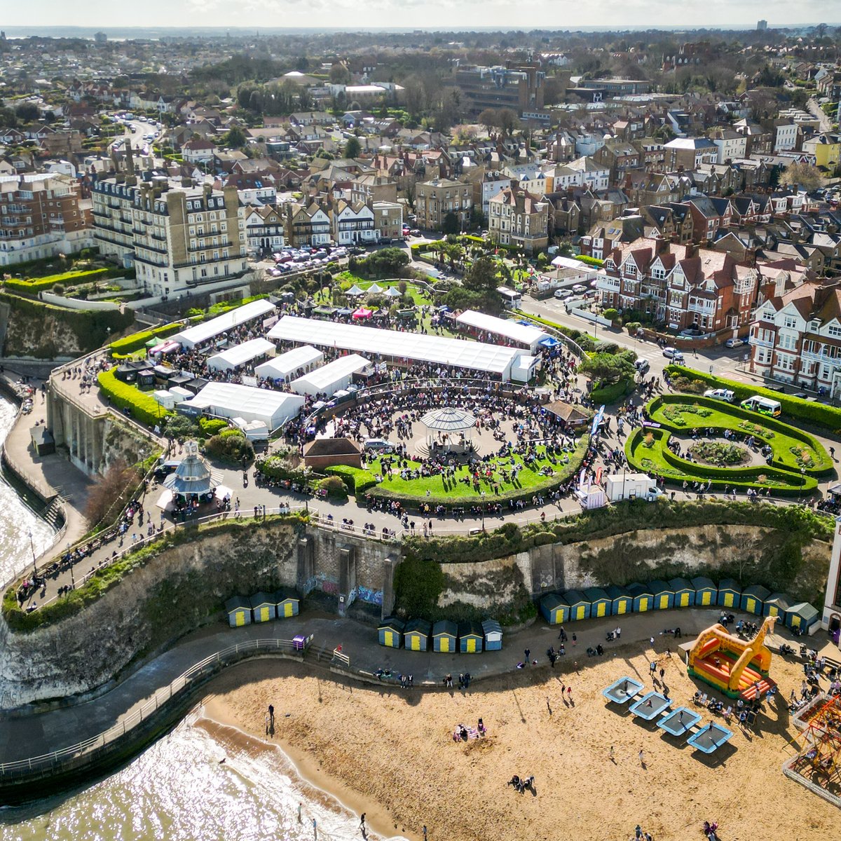 The countdown is on! 🥳

Only 2 weeks until the Broadstairs Autumn Food Festival 🧡

Join us in celebrating local flavours, seasonal delights, and artisan creations!

#broadstairsfoodfestival #broadstairs #ramsgate #margate #kent #london