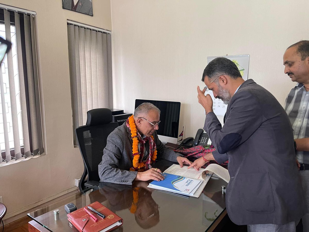 मलाई लगानी बोर्डको प्रमुख कार्यकारी अधिकृतको जिम्मेवारी प्रदान गर्नु भएकोमा सम्माननीय प्रधानमन्त्री केपी शर्मा ओली एवम्  नेपाल सरकारप्रति हार्दिक आभार व्यक्त गर्दछु । यस अवसरमा विभिन्न माध्यम मार्फत मलाई बधाइ तथा शुभेच्छा व्यक्त गर्नुहुने सबैलाई धन्यवाद !