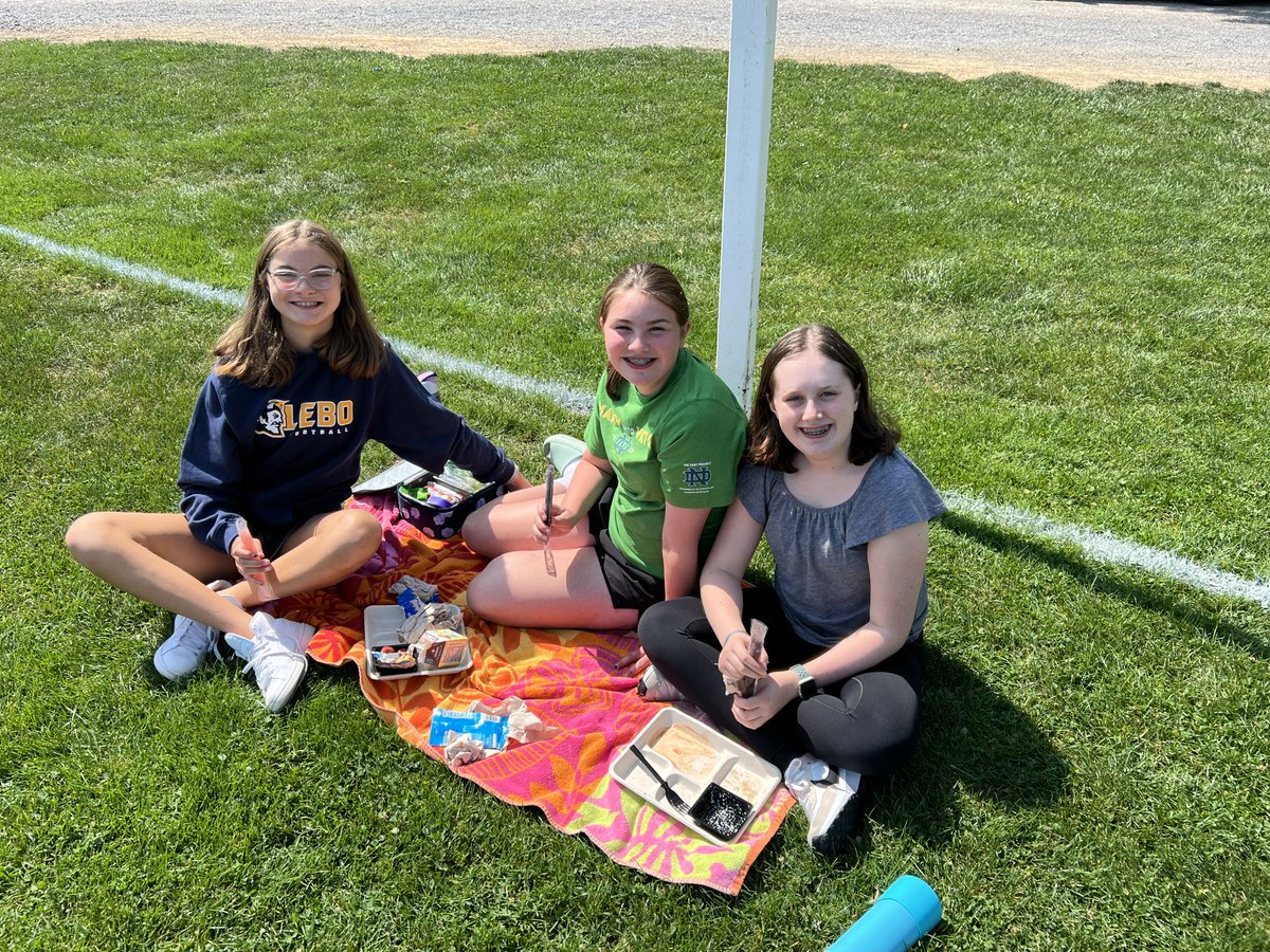It was a nice Friday outside lunch reward for all three grades at Mellon for their hard work in our PBIS #MellonMindset program.